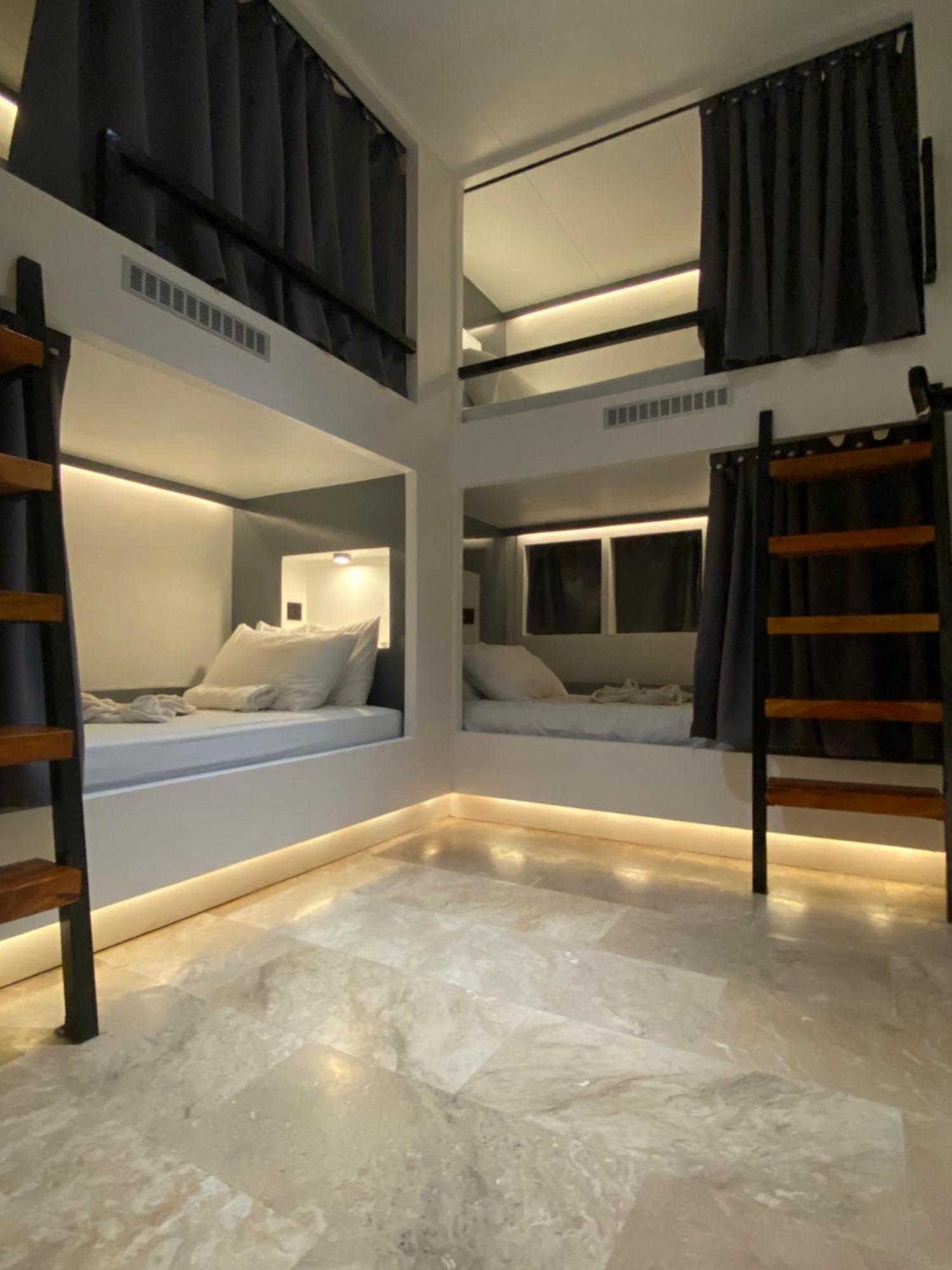 Wild Monkeys Hostel Moalboal Εξωτερικό φωτογραφία