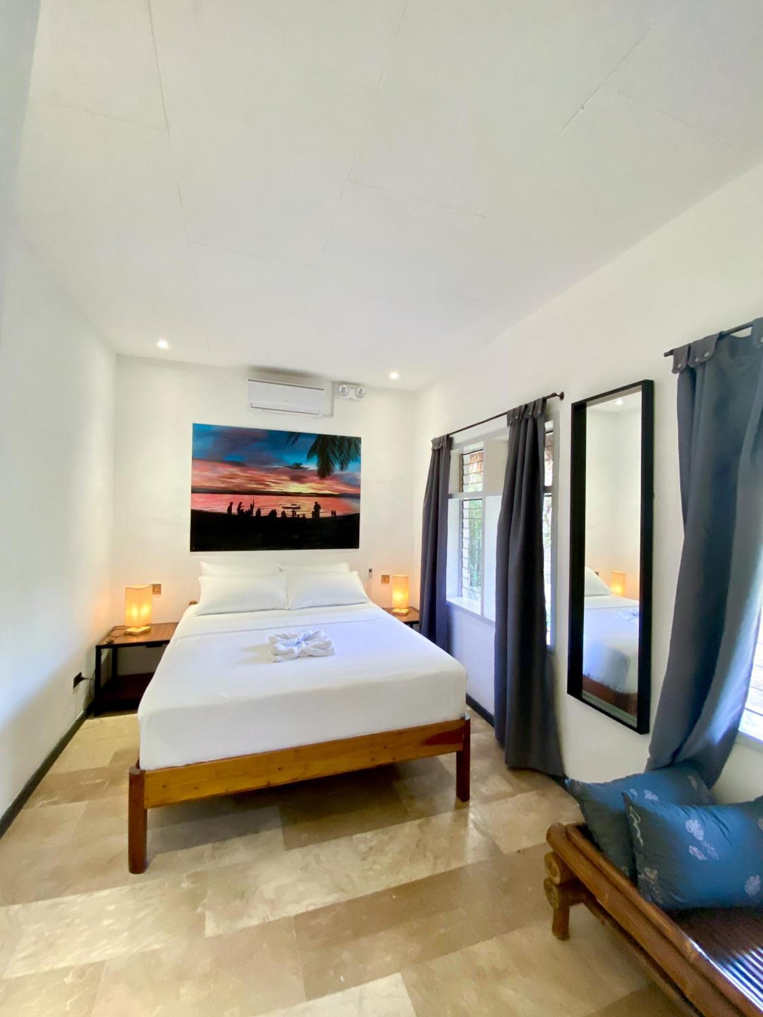 Wild Monkeys Hostel Moalboal Εξωτερικό φωτογραφία