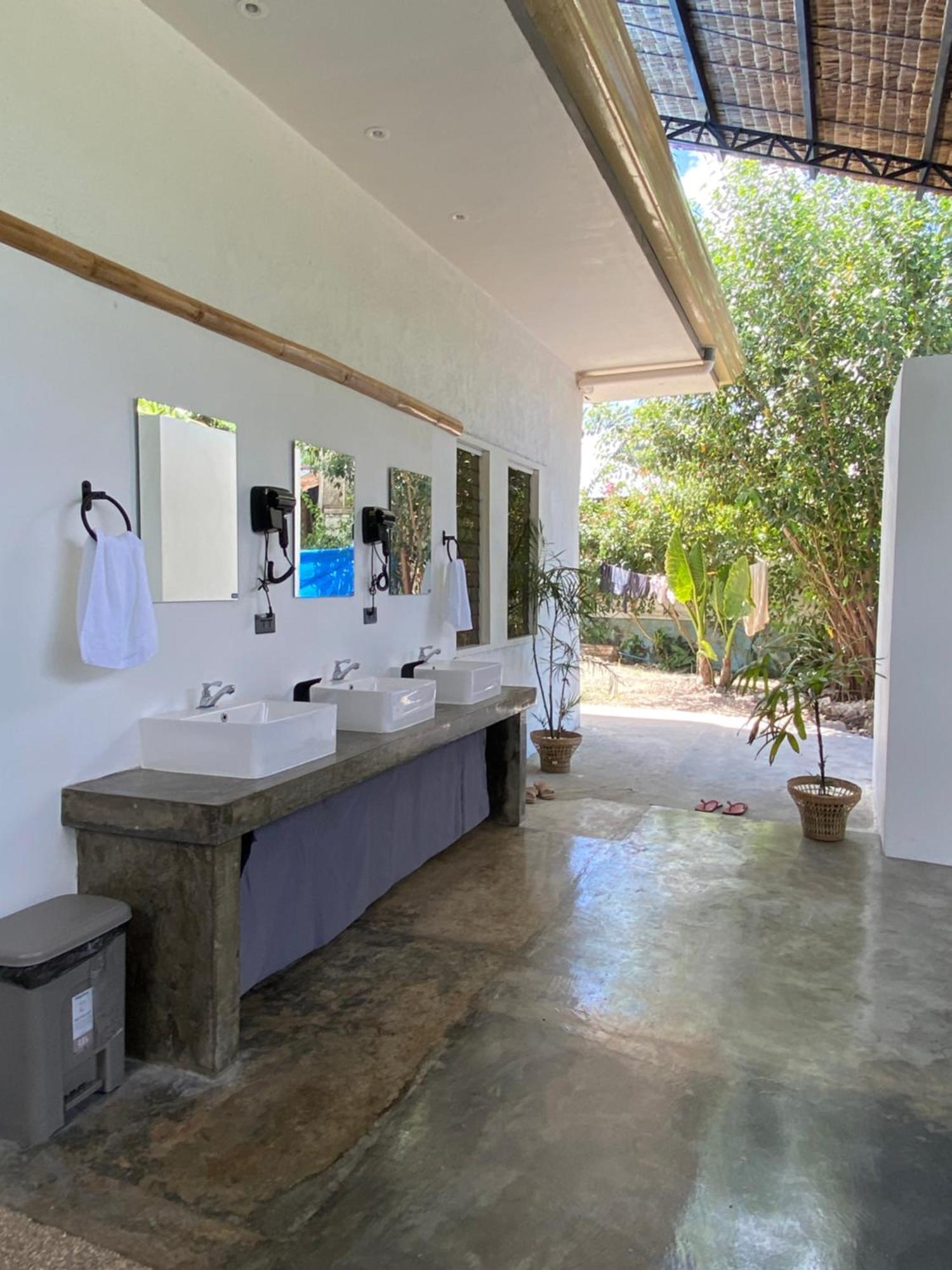 Wild Monkeys Hostel Moalboal Εξωτερικό φωτογραφία