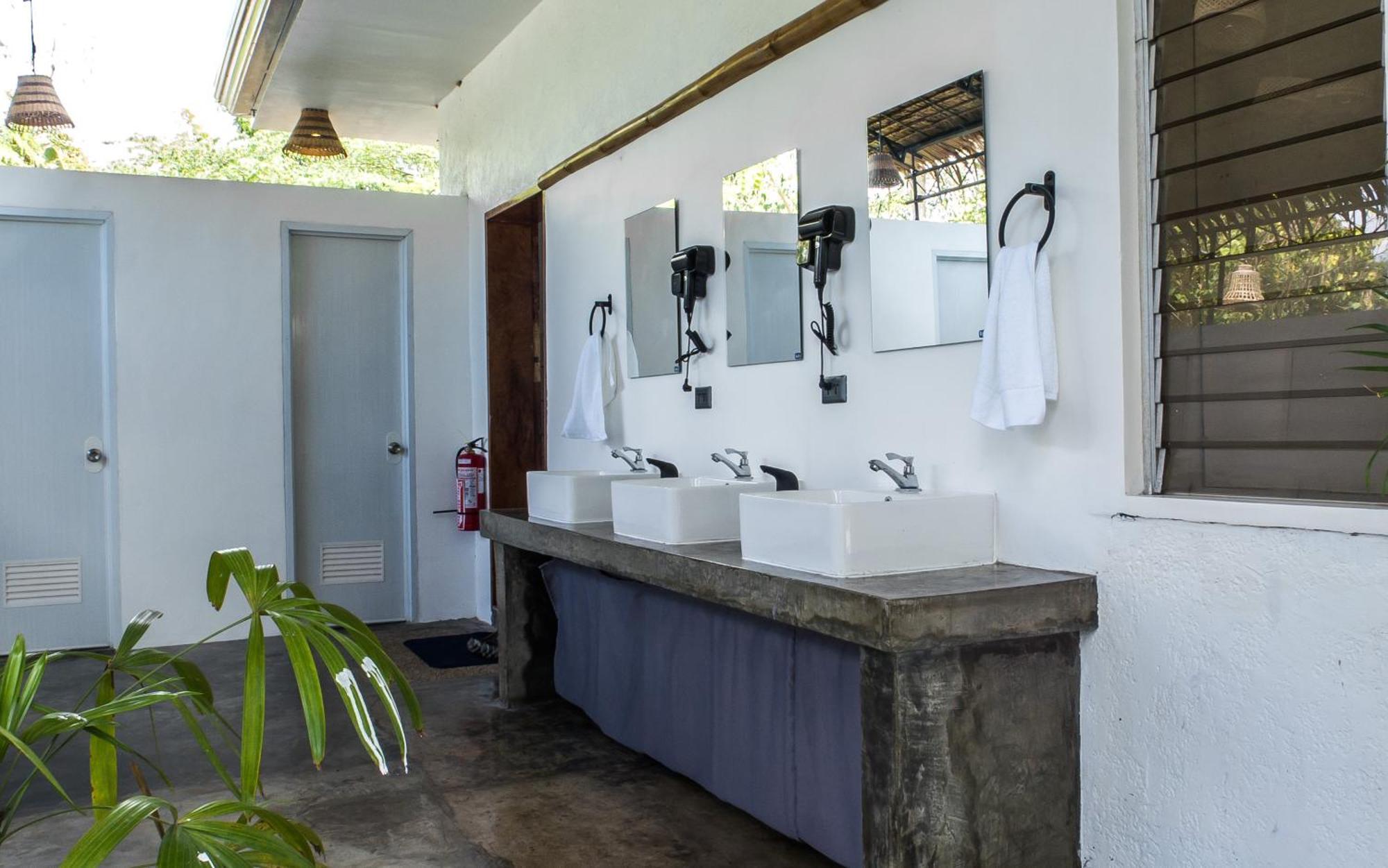 Wild Monkeys Hostel Moalboal Εξωτερικό φωτογραφία